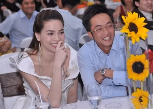 Thời gian này là giai đoạn khó khăn đối với Hồ Ngọc Hà, nhất là khi những luồng dư luận đều cho rằng cô đến với Cường đô-la vì tiền. Bởi chàng doanh nhân này được biết đến là con trai của người đàn bà quyền lực giàu có bậc nhất Việt Nam - Nguyễn Thị Như Loan - bà chủ của Tập đoàn Quốc Cường Gia Lai.