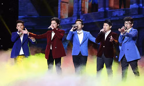 Nhiều nhóm hát có chất lượng chuyên môn vẫn không giúp chương trình The X-Factor lôi cuốn khán giả. (Ảnh: Khôi Nguyên)