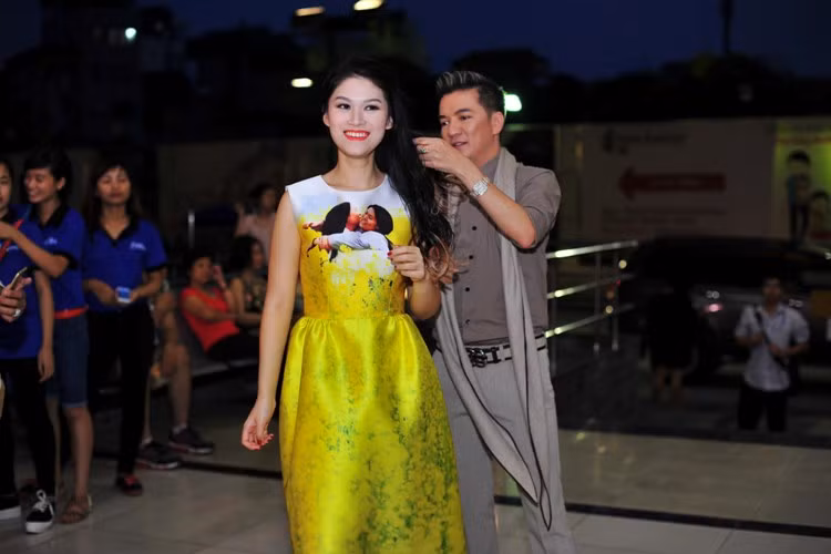 Anh chăm chút cho cô "con gái" Ngọc Thanh Tâm. Trong phim, Đàm Vĩnh Hưng đóng một vai nhỏ - bố của "Hiệp sĩ mù" thời thơ ấu.