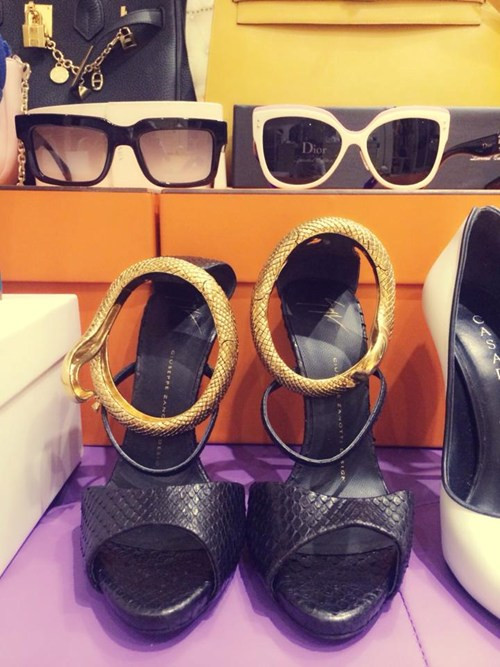 Để lý giải cho việc ham mê mua sắm của mình, cô chia sẻ: "Tiền là để tiêu chứ không phải để cất".