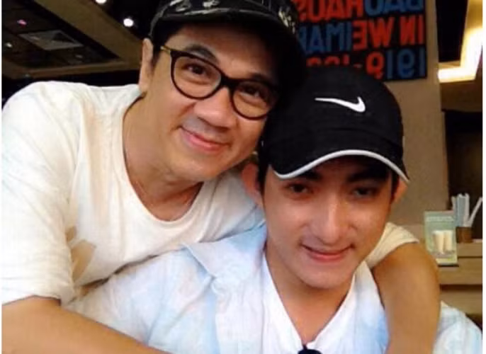 Đặc biệt, hình ảnh Bảo Duy và Thành Lộc có cử chỉ thân thiết càng khiến dư luận tò mò về giới tính thật của chàng hot boy này.