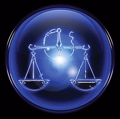 Với các Thiên Bình đã có người yêu, bạn trải nghiệm cảm giác ngọt ngào khi ở bên người ấy và bắt đầu quen hơn với cuộc sống lứa đôi. Bên cạnh đó chuyện tình cảm cũng hỗ trợ bạn rất nhiều trong sự nghiệp và cuộc sống riêng.