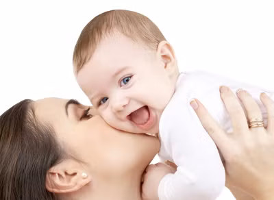 Trẻ sinh tháng 6 âm lịch: Tháng 6 âm lịch là tháng Tân Mùi, Ngọ - Mùi tương hợp, nên những bé sinh vào tháng này thường có tính cách vừa cương cường vừa ôn hòa dễ chịu. Bé Giáp Ngọ sinh tháng 6 trọn đời có được vị trí cao sang trong xã hội, cuộc sống ít gặp chuyện u ám, trắc trở.