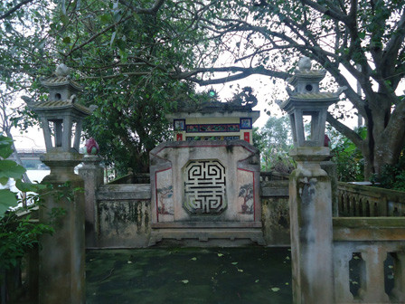 Toàn cảnh ngôi miếu thờ “bà đá”.