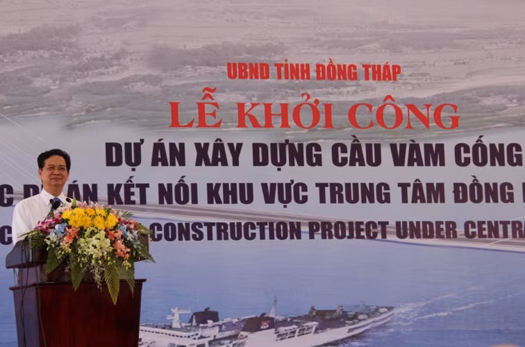 Thủ tướng Nguyễn Tấn Dũng phát biểu chỉ đạo và phát lệnh khởi công dự án cầu Vàm Cống.