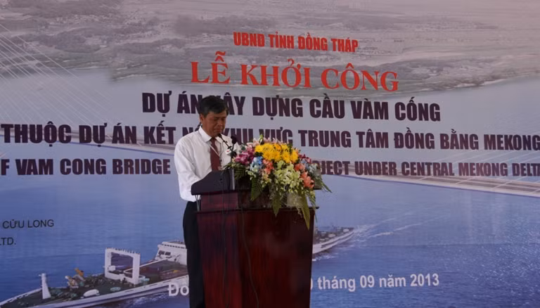 Ông Dương Tuấn Minh, Tổng Giám đốc Tổng công ty Đầu tư phát triển và Quản lý dự án Hạ tầng Giao thông Cửu Long (đơn vị quản lý dự án) báo cáo về dự án.