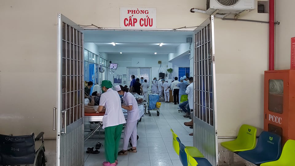 Gần 100 người ngộ độc sau tiệc gala dinner của công ty thuốc trừ sâu - Hình 2 Gan 100 nguoi ngo doc sau tiec gala dinner cua cong ty thuoc tru sau-Hinh-2