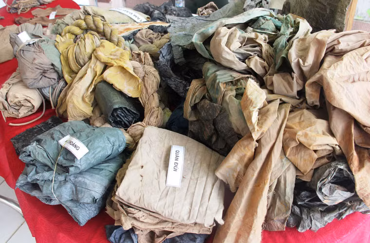 Cùng với hơn 100 hài cốt liệt sĩ, nhiều di vật của các anh cũng đã được tìm thấy.