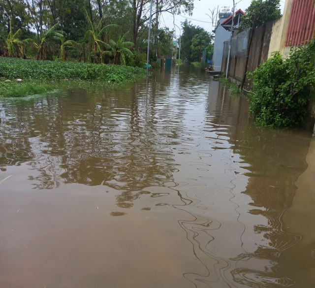 Hà Nội vẫn còn hơn 12.000 người bị ảnh hưởng bởi ngập lụt Ha Noi van con hon 12.000 nguoi bi anh huong boi ngap lut