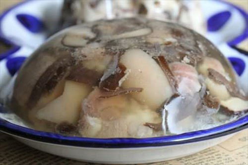 Thịt đông lạnh. Bạn không nên ăn thịt đông lạnh sau khi sảy thai, vì bạn cần giữ cơ thể ấm cho đến khi cơ thể phục hồi hoàn toàn. Giữ ấm cơ thể trong giai đoạn này sẽ giúp ngăn ngừa bệnh tật.