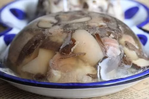 Thịt đông lạnh. Bạn không nên ăn thịt đông lạnh sau khi sảy thai, vì bạn cần giữ cơ thể ấm cho đến khi cơ thể phục hồi hoàn toàn. Giữ ấm cơ thể trong giai đoạn này sẽ giúp ngăn ngừa bệnh tật.