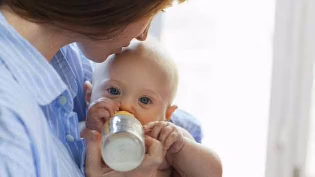 Trung Quốc thúc đẩy lệnh cấm các công ty sản xuất sữa bột trẻ em chào bán, quảng bá sản phẩm trong các bệnh viện. Ảnh minh họa.