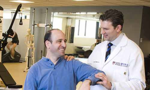 Kiểm tra định kỳ. Bác sĩ chuyên khoa khuyên đàn ông đến 50 tuổi nên mỗi năm đến viện làm kiểm tra trực tràng và kháng nguyên tiền liệt tuyến. Nếu như có người thân mắc bệnh ung thư tiền liệt tuyến thì đàn ông nên bắt đầu làm những kiểm tra từ 40 tuổi.