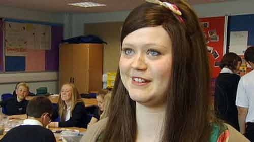 Ca phẫu thuật cho thấy, cô đã mắc một dạng hiếm gặp của ung thư buồng trứng nhưng đã di căn rất rộng. Toàn bộ buồng trứng đã bị cắt bỏ khiến Amy không thể mang thai nữa. "Tôi cảm thấy khủng khiếp khi đột nhiên bị vô sinh", Amy cho biết . "Tôi luôn muốn có một gia đình hạnh phúc trong tương lai nhưng tôi không có thời gian để lưu lại bất kỳ quả trứng do buồng trứng của tôi bị cắt bỏ quá đột ngột. Tôi chỉ biết nằm khóc”.