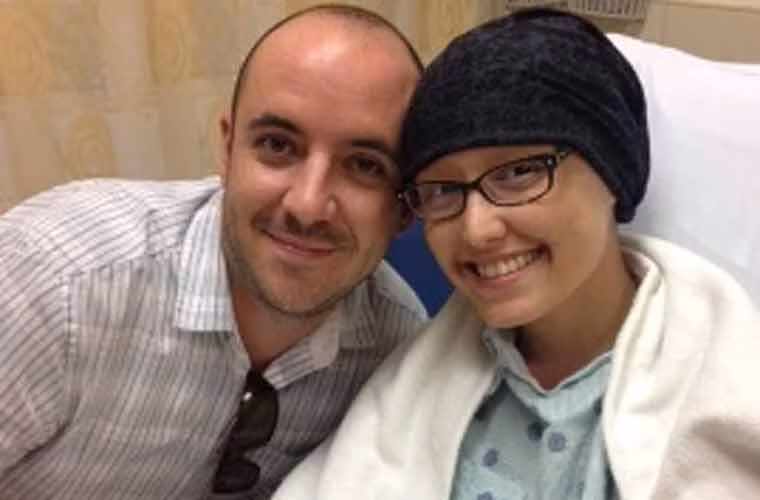 Langbehn tâm sự: "Tôi thực sự tức giận. Họ từ chối hoặc trì hoãn những cuộc điều trị để cứu sống bệnh nhân trong khi những người Mỹ đang rất cần một phép màu. Tôi muốn lên tiếng cho tất cả những người đang chiến đấu với căn bệnh ung thư và tôi nhận thấy họ không còn thời gian để chờ đợi nữa".