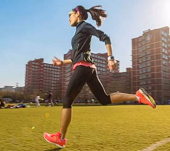 Một lý do tuyệt vời để tập thể dục thường xuyên. Chúng ta biết rằng tập thể dục có thể làm giảm nguy cơ ung thư vú của bạn. Gần 30 nghiên cứu đã chỉ ra rằng những phụ nữ tập thể dục ở mức độ trung bình đến mức độ mạnh từ 3-4 giờ/tuần giúp giảm đến 30-40% nguy cơ mắc bệnh.