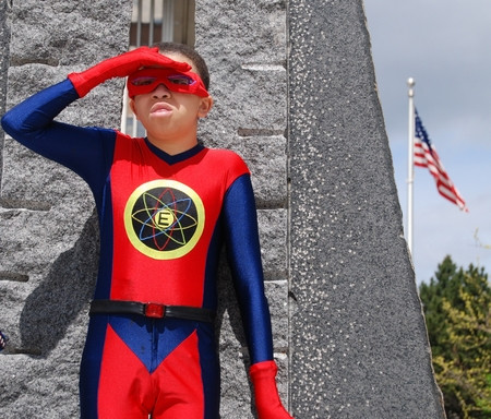 Trong năm 2010, bệnh nhân ung thư Eric Martin, 13 tuổi, đã được hiện thực hóa ước mơ trở thành “Người nhện” (Spiderman). “Người nhện nhí” Eric đã đi khắp các đường phố Seattle (Mỹ) để truy bắt tội phạm khủng bố. Dù bị ung thư gan, Eric luôn mong muốn trở thành một siêu anh hùng để “trừ gian diệt bạo”. Tổ chức Make-A-Wish đã giúp cậu bé thực hiện ước mơ cuối cùng này trong một ngày. Đáng buồn thay, thế giới mất đi một “siêu anh hùng” khi Eric đã qua đời năm ngoái.