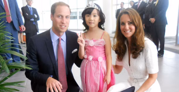 Cô bé Maeve Low, 5 tuổi, bệnh nhân ung thư hệ tiêu hóa ở Singapore, có ước mơ trở thành công chúa. Tổ chức Make-A-Wish tại Singapore đã giúp cô bé Maeve thực hiện ước mơ này trong một ngày. Cô bé được mặc đồ giống một công chúa để đến gặp Hoàng tử Anh William và công nương Catherine.