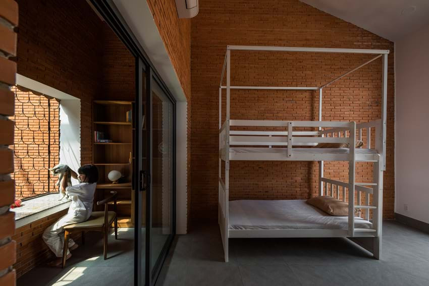 Nhung cung bac cam xuc tu ngoi nha gach co hai mai hien-Hinh-12