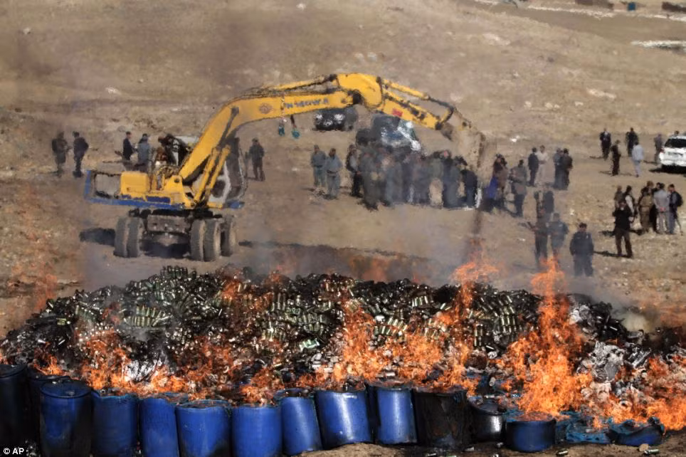 Một vụ tiêu hủy thuốc phiện ở ngoại ô Kabul tuần này.