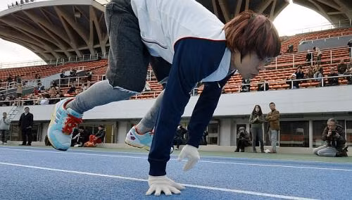 Kenichi được xác nhận kỷ lục Guinness và được trao bằng chứng nhận hôm qua 14/11 sau khi kết thúc cuộc chạy 100 m tại Tokyo.