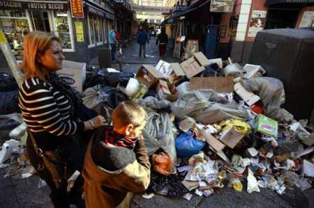 "Nạn nhân" khốn khổ nhất của cuộc đình công chính là người dân Marid – những người phải chịu mùi hôi thối bốc lên từ những núi rác khổng lồ.