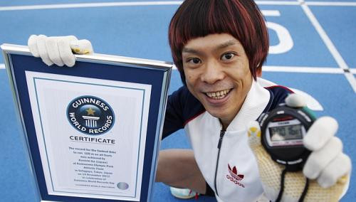 Để có được kỳ tích trên, Kenichi phải nghiên cứu và luyện tập trong cả một thập kỷ.