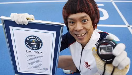 Để có được kỳ tích trên, Kenichi phải nghiên cứu và luyện tập trong cả một thập kỷ.