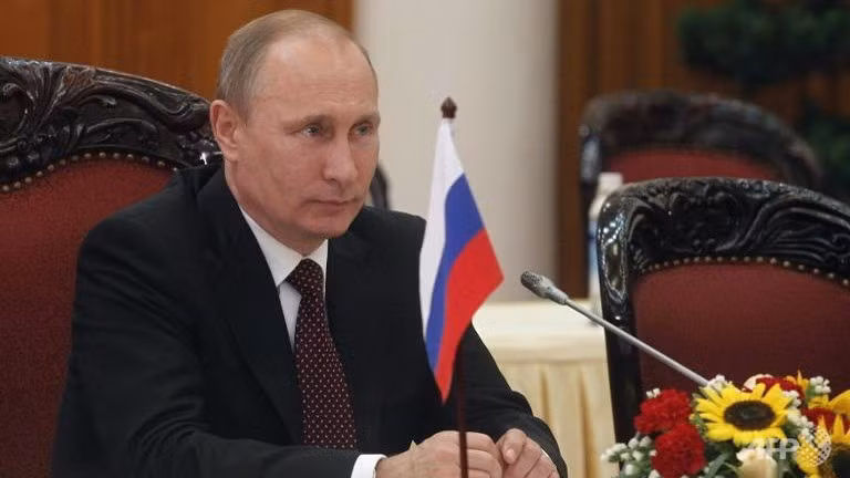 Tông thống Nga Putin ở thăm Hà Nội hôm qua trước khi nay sang thăm Seoul.