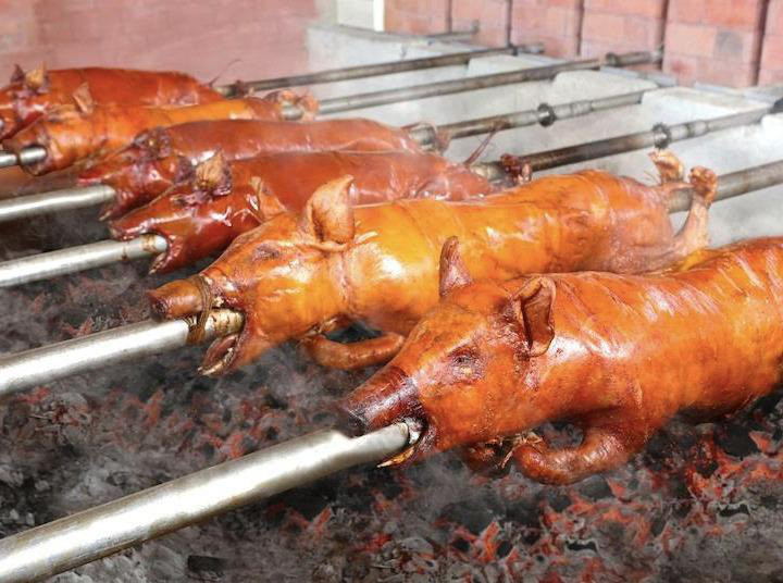 Đặc sản lợn sữa quay nguyên con, nhìn là mê, ăn là phê - Hình 4 Dac san lon sua quay nguyen con, nhin la me, an la phe-Hinh-4