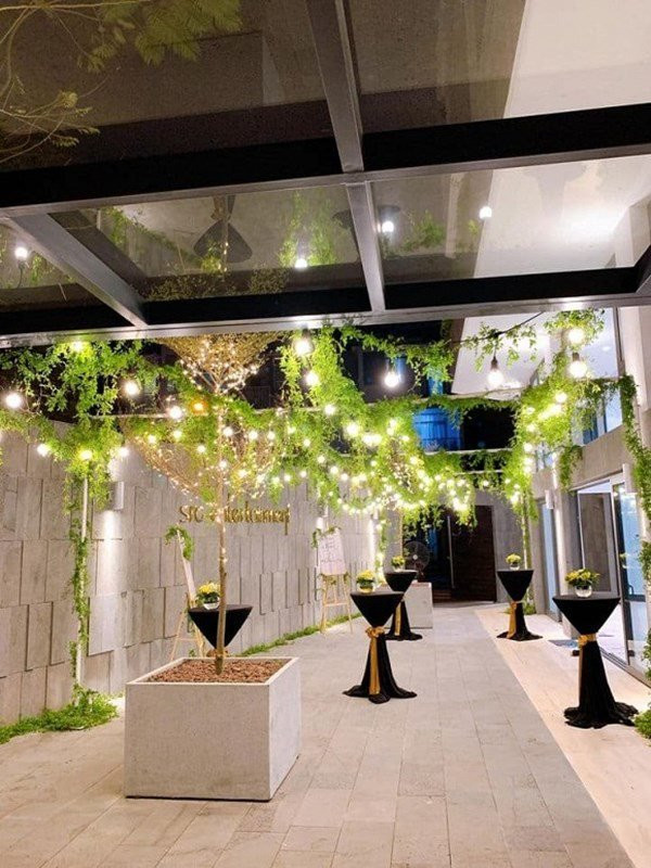 Siro cũng thừa nhận bản thân còn có nhiều điều cần học hỏi từ vợ của mình, dù chị kém anh 6 tuổi và hiện anh đang có cuộc sống rất hạnh phúc. 