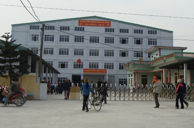 Hiện, làng đại gia này cũng có một cụm công nghiệp với hơn 100 công ty đóng góp rất lớn cho sự phát triển kinh tế của làng.