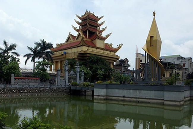 Đây là làng Mẹo hay còn gọi là làng Phương La 2, xã Thái Phương, huyện Hưng Hà, tỉnh Thái Bình. Tên gốc của làng là Ứng Mão - ngôi sao Mão (tượng trưng cho giàu có).