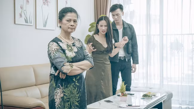 Chua ve lam dau da ngao ngan me chong va cai ket bat ngo