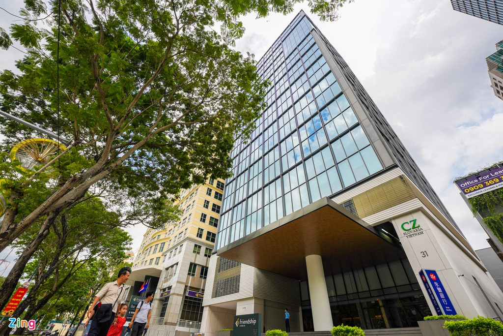Tòa nhà Hữu nghị Việt Nam - Slovakia hay có tên gọi khác là Friendship Tower của Công ty CZ Slovakia tọa lạc tại số 31 Lê Duẩn, quận 1 - lô đất từng là tài sản lớn của bà Dương Thị Bạch Diệp.