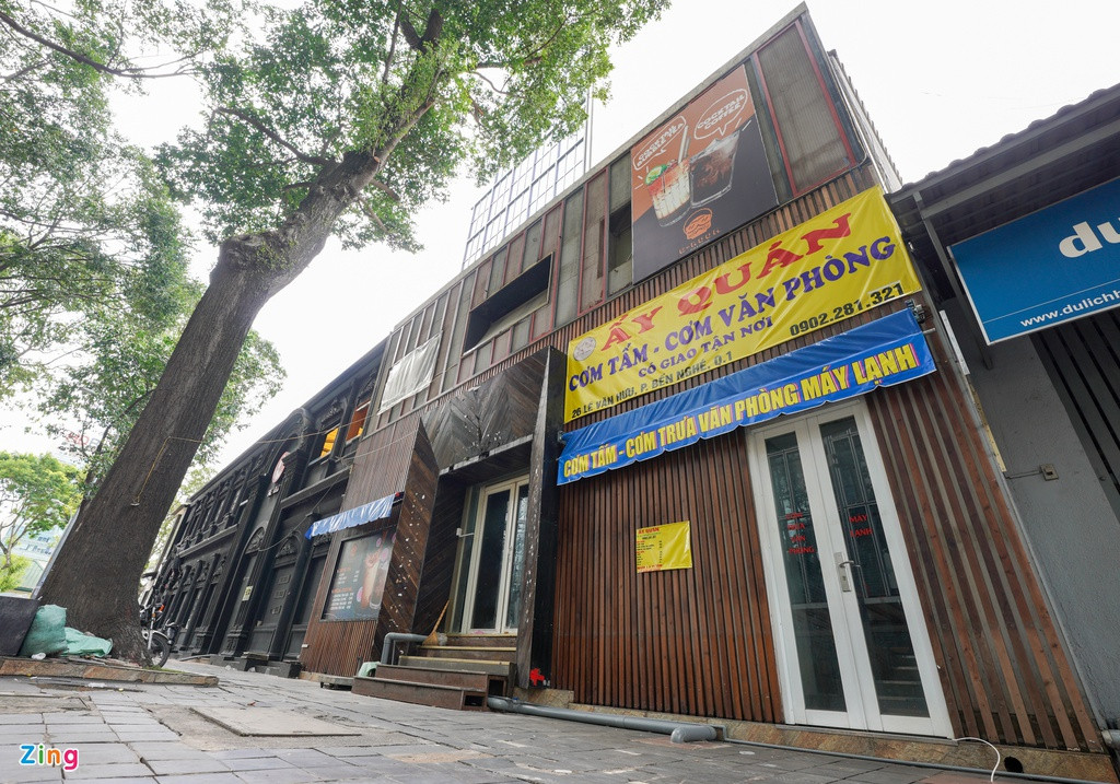 Những năm gần đây, mặt bằng lớn này được chia làm 2 cho nhiều khách thuê kinh doanh nhà hàng ăn uống, quán bar...