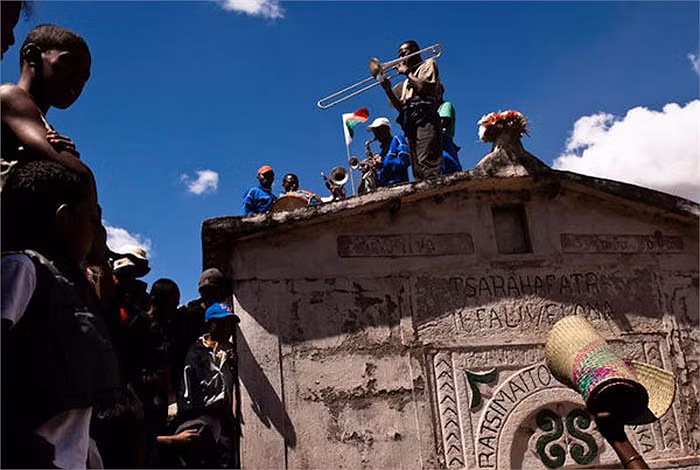 Họ sẽ thể hiện những bản nhạc, ca khúc rộn ràng, “sung” nhất giúp khuất động bầu không khí vốn đã náo nhiệt.