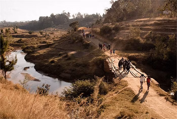 Phong tục này xuất hiện từ thế kỷ 17 và được lưu truyền từ đời này sang đời khác, thổ dân gọi đó là “lễ thay xương”.