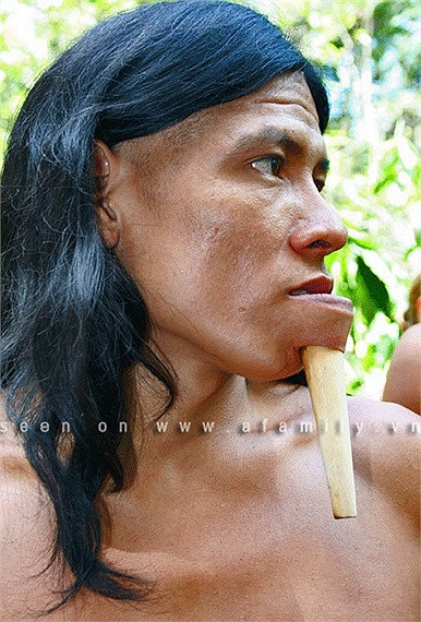 Sống trong khu rừng Amaron của Barazil, bộ lạc Zo’é không biết đến với thế giới bên ngoài từ hàng ngàn năm nay.