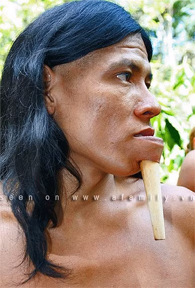 Sống trong khu rừng Amaron của Barazil, bộ lạc Zo’é không biết đến với thế giới bên ngoài từ hàng ngàn năm nay.