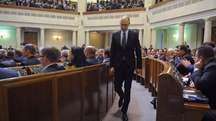 Ông Arseniy Yatsenyuk, người vừa được tái bổ nhiệm chức Thủ tướng, tham dự phiên họp Quốc hội khóa mới ngày 27/11.