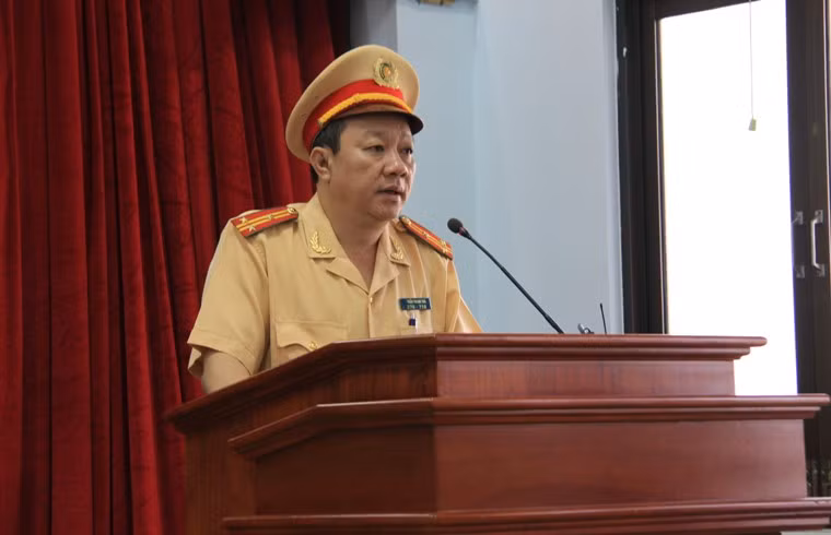 Sáng 2/12, thượng tá Trần Thanh Trà, trưởng Phòng CSGT đường bộ- đường sắt Công an TP HCM (PC67) đã công bố quyết định thành lập Tổ chuyên đề tuần tra kiểm soát, xử lý các hành vi vi phạm giao thông bằng phương tiện kỹ thuật.