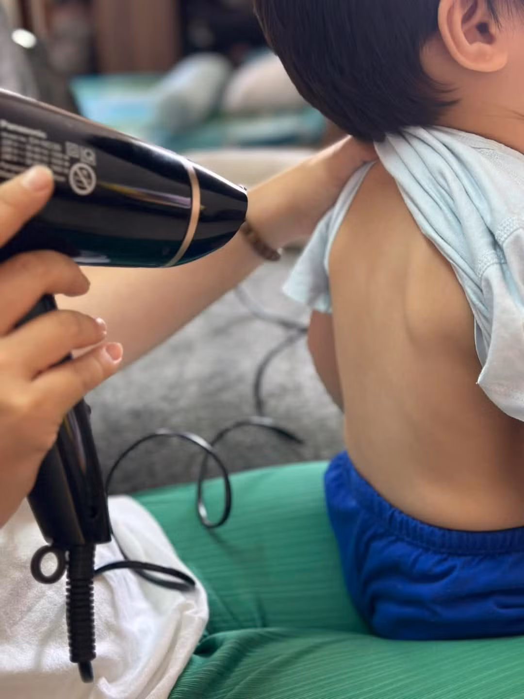 Xon xao tin don may say toc tri cum A, bac si canh bao