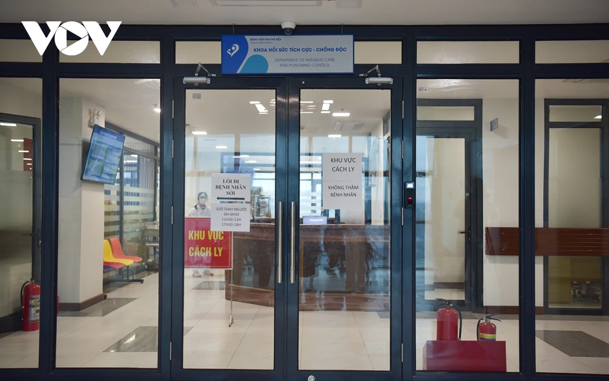 Tại Bệnh viện Nhi Hà Nội, từ đầu năm đến nay đã tiếp nhận khoảng 300 bệnh nhân mắc sởi điều trị nội trú và khoảng hơn 400 bệnh nhân điều trị ngoại trú.