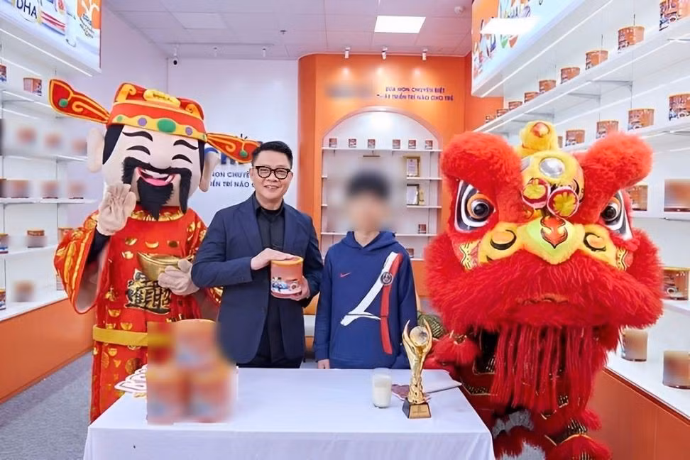 BTV Quang Minh, Van Hugo, NSND Hong Van bi reo ten quang cao sua-Hinh-6