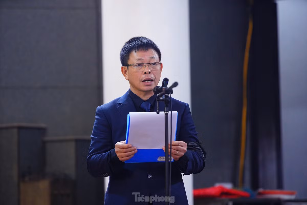 Nhà báo Phùng Công Sưởng - Tổng Biên tập Báo Tiền Phong - đọc điếu văn tiễn biệt nhà báo Dương Xuân Nam. Nhà báo Phùng Công Sưởng khẳng định nhà thơ, nhà báo Dương Xuân Nam đã trọn đời cống hiến cho sự nghiệp báo chí cách mạng Việt Nam, sự nghiệp văn học nước nhà. Ông để lại hình ảnh về một nhà thơ, nhà báo giản dị, bao dung, khiêm nhường, một người làm nghề nghiêm túc và tài hoa, một nhà báo, một phóng viên, một cán bộ lãnh đạo đầy trách nhiệm, tận tuỵ.