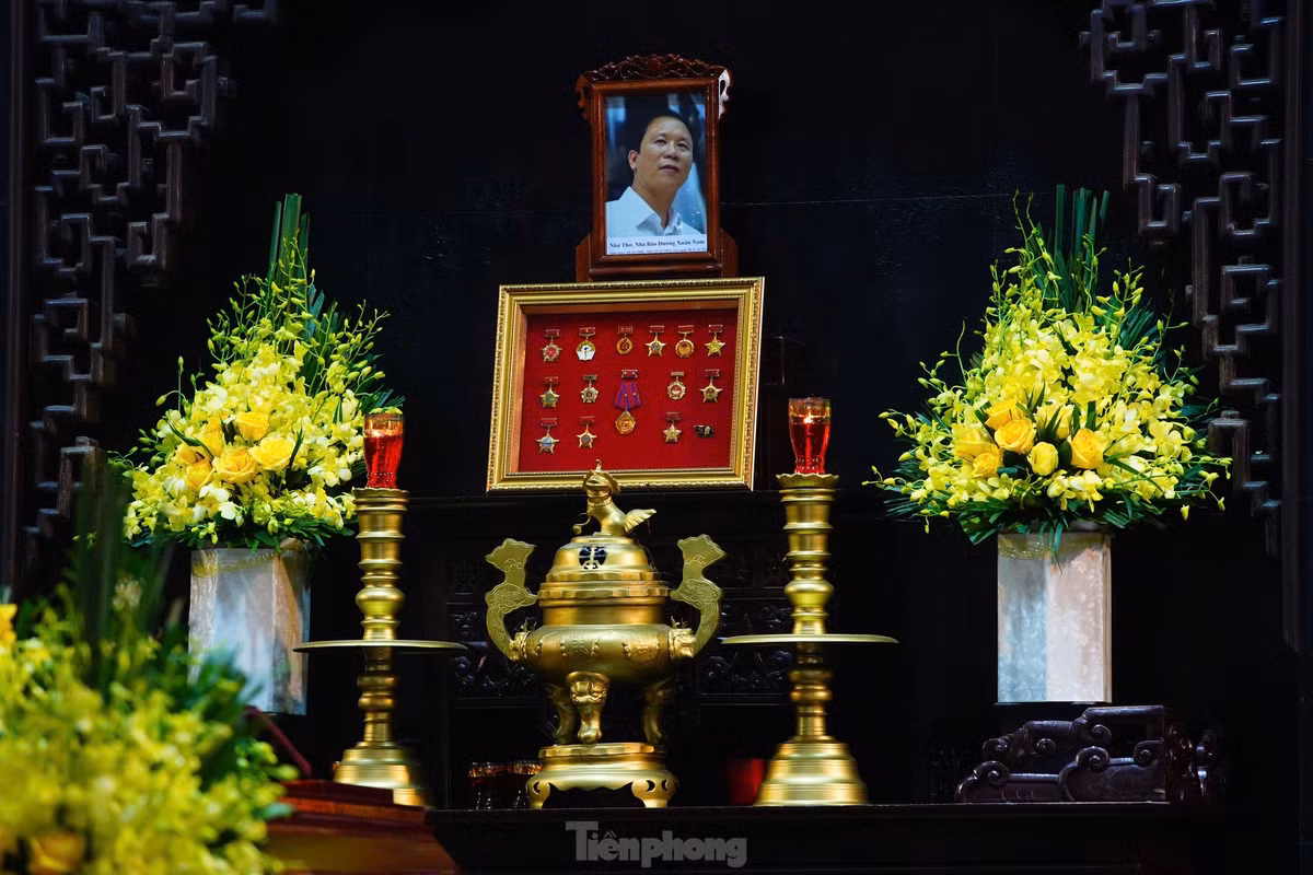 Nhà thơ, nhà báo Dương Xuân Nam - nguyên Tổng Biên tập Báo Tiền Phong - qua đời lúc 8h31 sáng 25/2 tại Hà Nội, hưởng thọ 77 tuổi. Ông trở về nơi an nghỉ cuối cùng - Công viên tưởng niệm Thiên Đức (Phú Thọ) - sau cuộc đời 77 năm phấn đấu, cống hiến không ngừng nghỉ và gặt hái nhiều thành tựu.