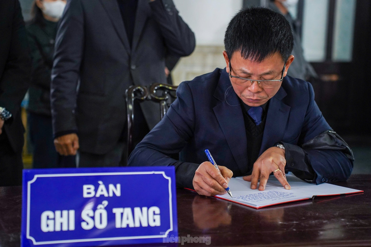 Nhà báo Phùng Công Sưởng - Tổng Biên tập Báo Tiền Phong - bày tỏ nhà báo Dương Xuân Nam là người khao khát đổi mới, luôn phát huy được sức mạnh của cơ quan để thực hiện những ý tưởng mới, đưa Tiền Phong phát triển cùng nhịp đập của cuộc sống.