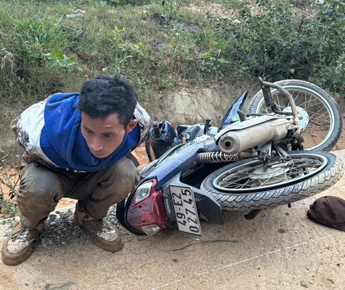 Tom gon doi tuong dung bom xang cuop ngan hang o Lam Dong