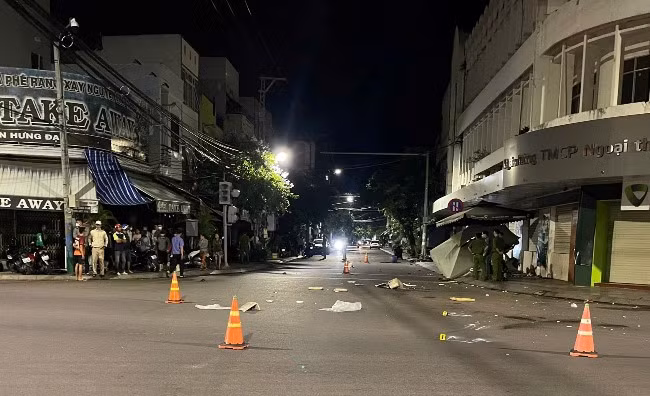 Hai xe máy tông nhau vỡ nát, 4 người thương vong ở Bình Định Hai xe may tong nhau vo nat, 4 nguoi thuong vong o Binh Dinh